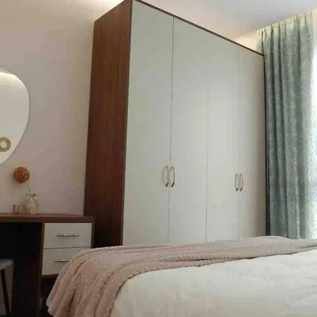 Lindi's 3/6 Apartament *