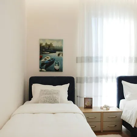 Lindi's 3/6 * 地拉那