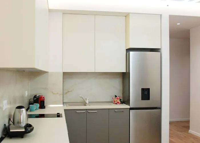 Lindi's 3/6 Apartment Tirana