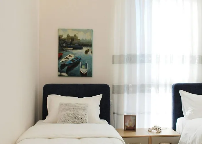 Lindi's 3/6 * Tirana